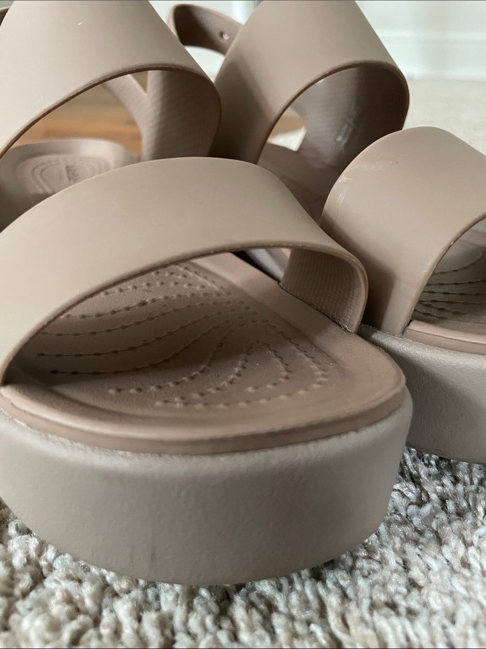 CROCS Women’s Brooklyn Sandals - Picture 3 of 10